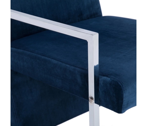 Sillón con patas cromadas de terciopelo azul