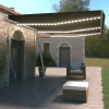 Toldo retráctil manual con LED gris antracita 600x350 cm