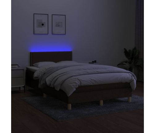 Cama box spring con colchón y LED tela marrón oscuro 120x200 cm