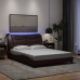 Estructura cama con LED sin colchón marrón oscuro 140x190 cm