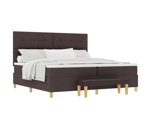 Cama con Base de Muelles con Colchón y Banqueta Marrón Oscura 200x200 cm Tela