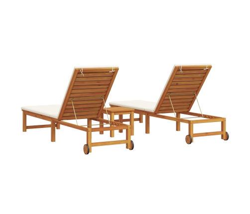 Tumbonas  2 pcs con Mesa y Cojines de Madera Maciza de Acacia, Tumbona  con Cojines Crema de Madera Maciza de Acacia, Mesa Lateral de Jardín  35x35x34 cm de Madera Maciza de Acacia