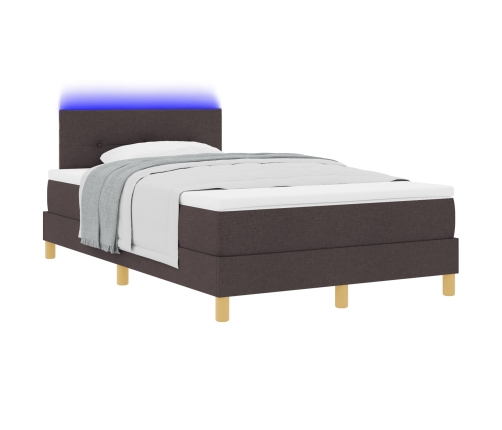 Cama con somier  con colchón y LED marrón oscuro 120x200 cm tela