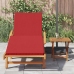 Tumbona plegable  con ruedas y cojín rojo de madera de teca